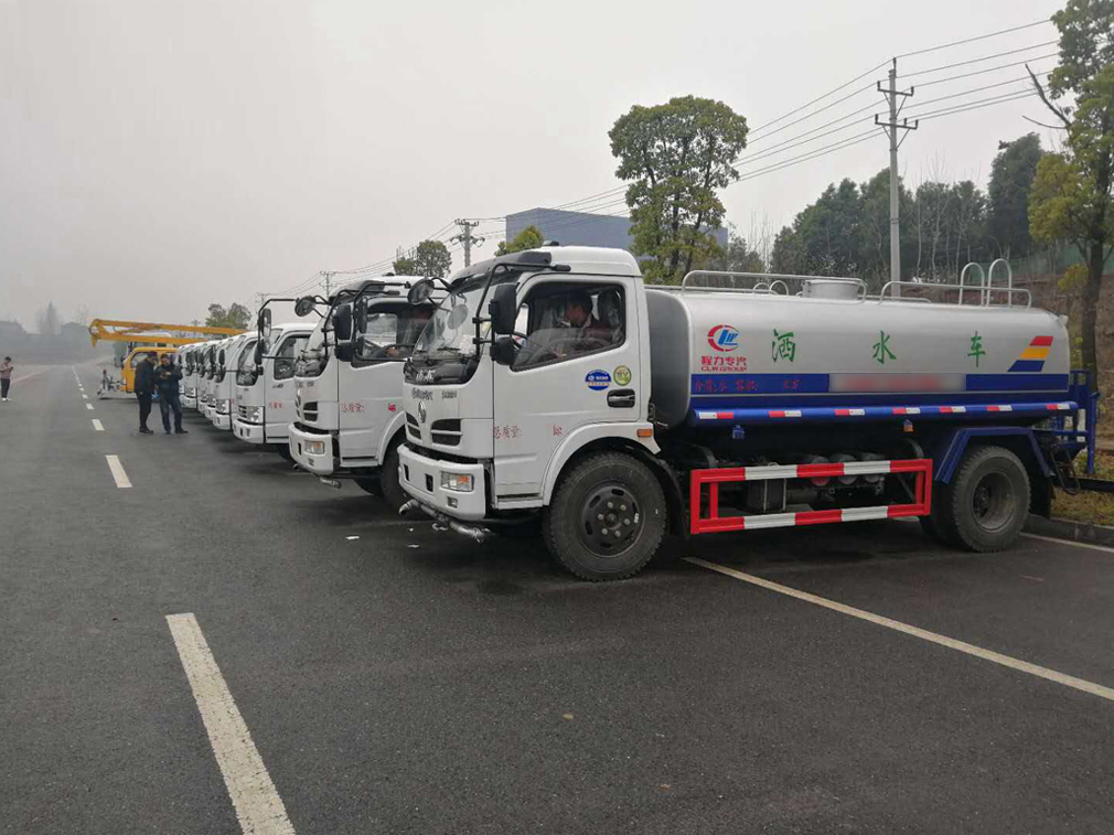 江西上饒高總訂購程力10臺灑水車，1臺高空，1臺路面